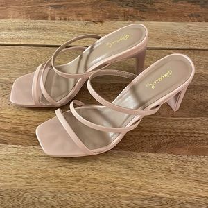 Excellent condition strappy heels 💖